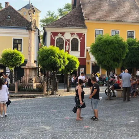 Casa vacanze Tulipán Ház *